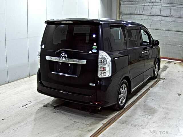 2013 Toyota Voxy