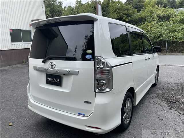 2009 Toyota Voxy