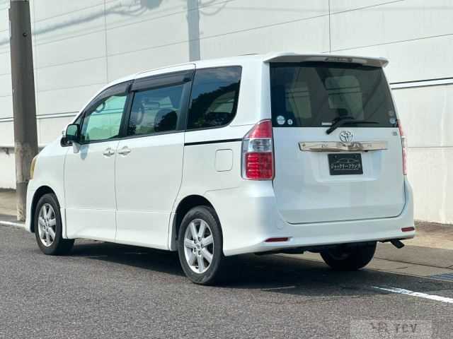 2007 Toyota Noah