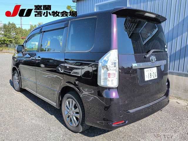 2011 Toyota Voxy
