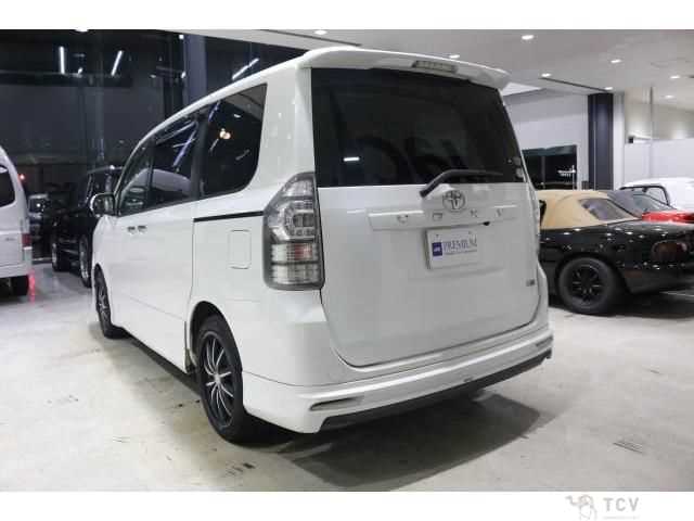 2010 Toyota Voxy