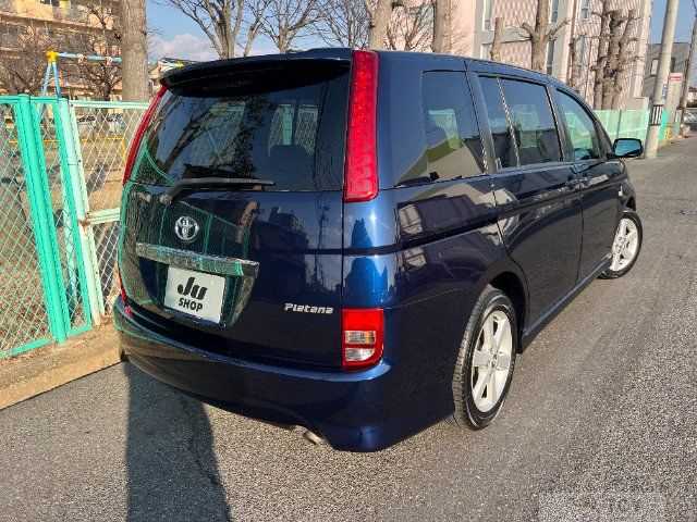 2004 Toyota Isis