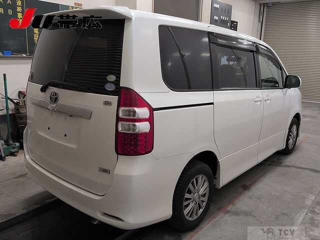 2011 Toyota Noah