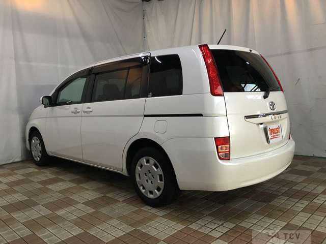 2011 Toyota Isis