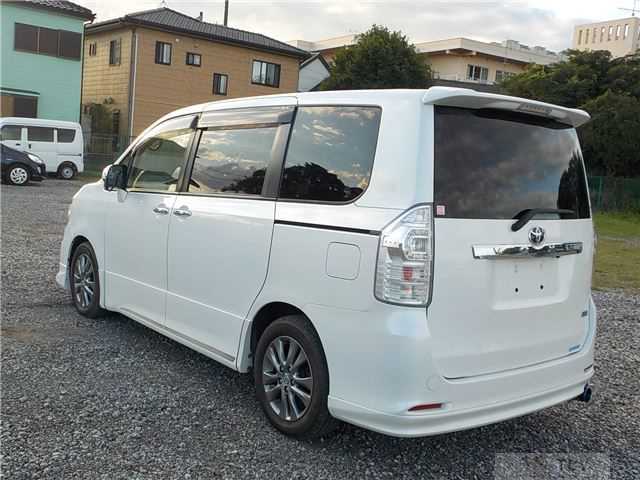 2013 Toyota Voxy