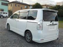 2013 Toyota Voxy