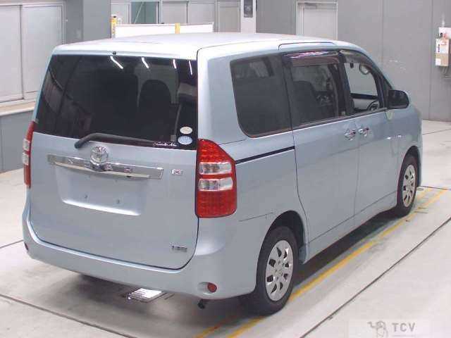 2011 Toyota Noah