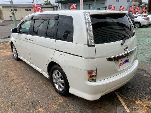 2011 Toyota Isis