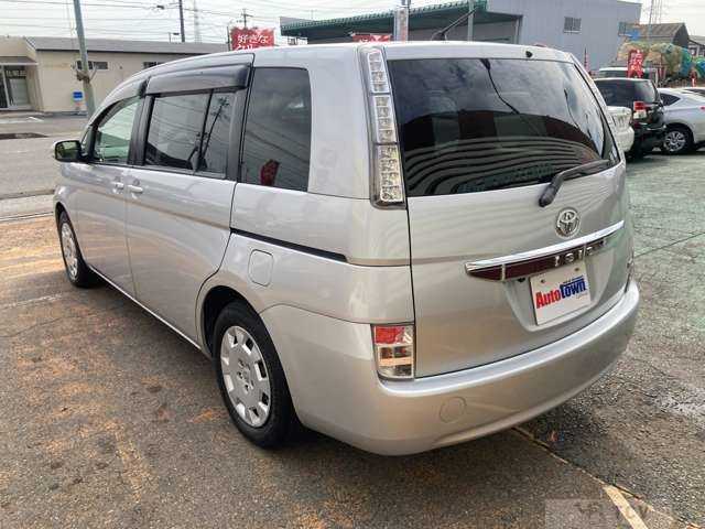 2011 Toyota Isis