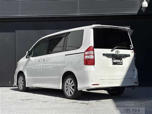 2010 Toyota Noah