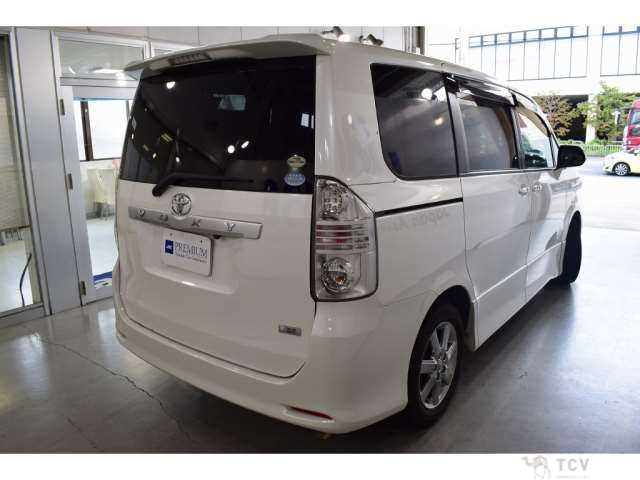 2010 Toyota Voxy