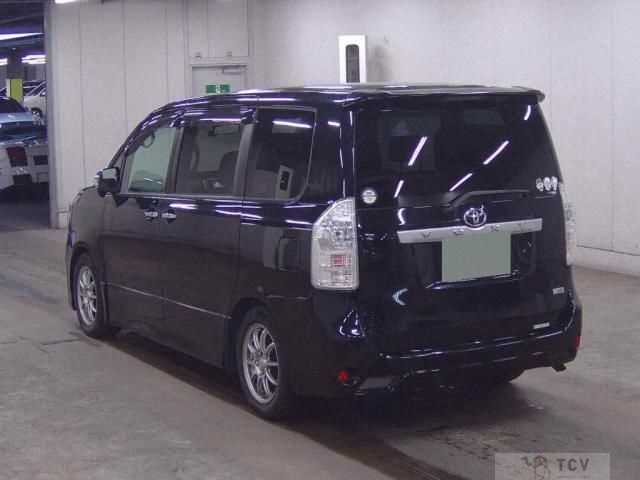 2011 Toyota Voxy