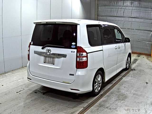 2010 Toyota Noah