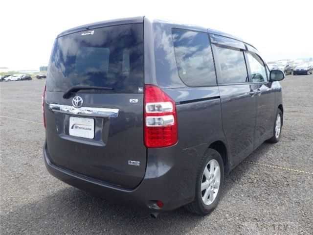 2012 Toyota Noah