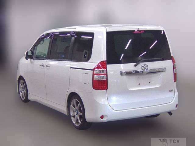 2013 Toyota Noah