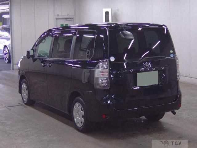 2009 Toyota Voxy