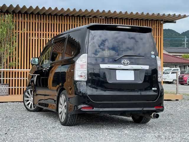 2010 Toyota Voxy
