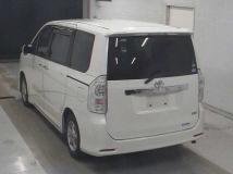 2013 Toyota Voxy
