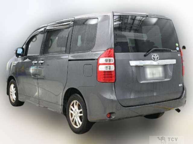 2013 Toyota Noah