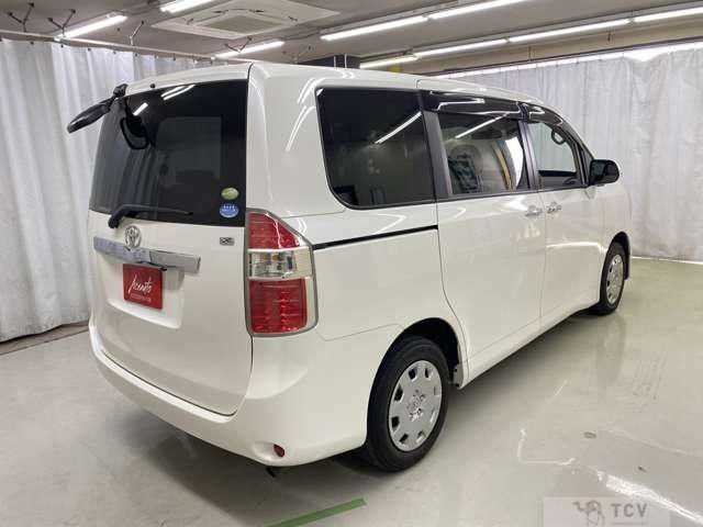 2009 Toyota Noah