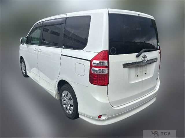 2013 Toyota Noah
