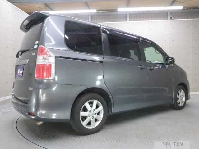 2010 Toyota Noah