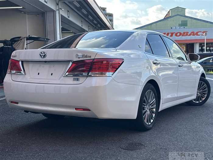 2013 Toyota Crown