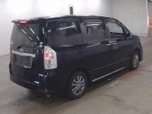 2013 Toyota Voxy