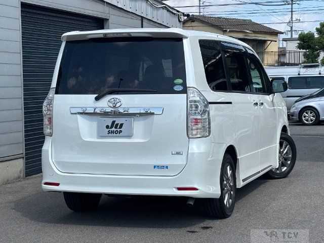 2013 Toyota Voxy