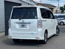 2013 Toyota Voxy