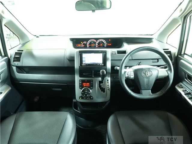 2013 Toyota Voxy