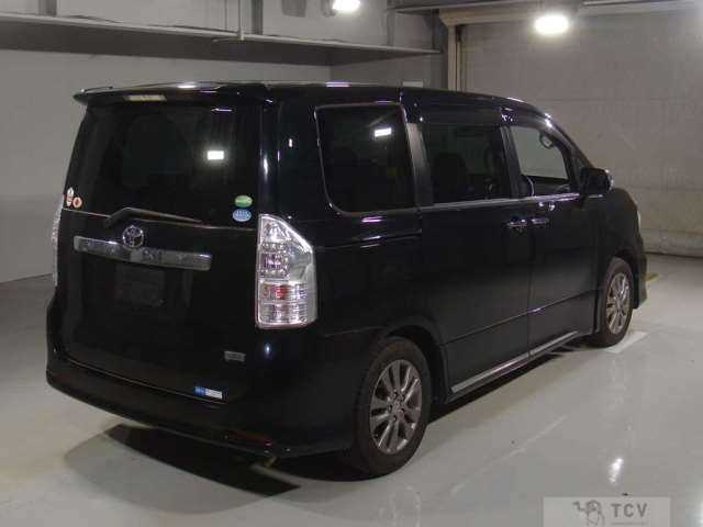 2013 Toyota Voxy