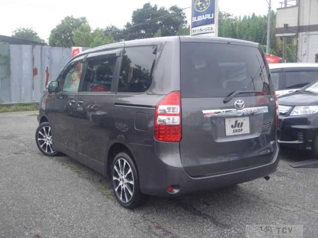 2010 Toyota Noah