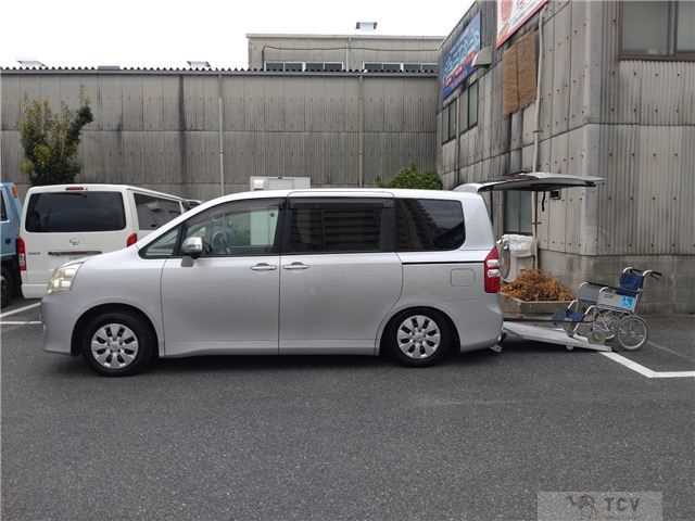 2010 Toyota Noah