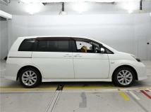 2013 Toyota Isis