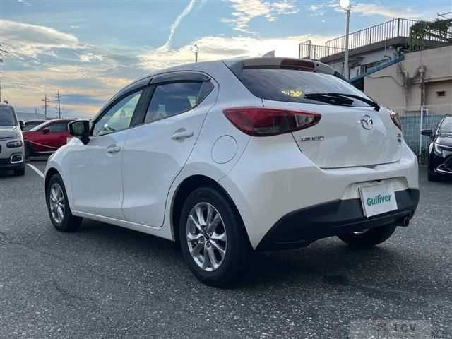 2016 Mazda Demio
