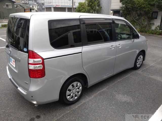 2010 Toyota Noah