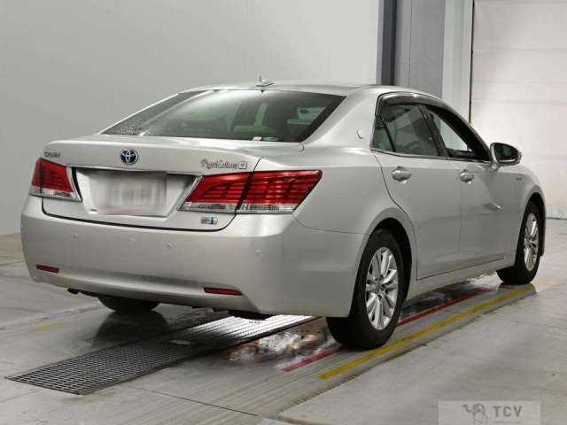 2013 Toyota Crown Hybrid