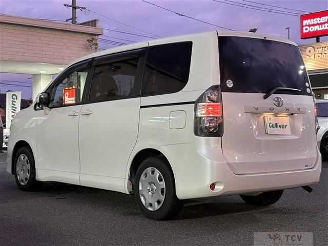 2010 Toyota Voxy