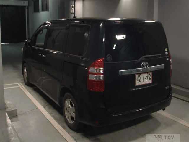 2013 Toyota Noah