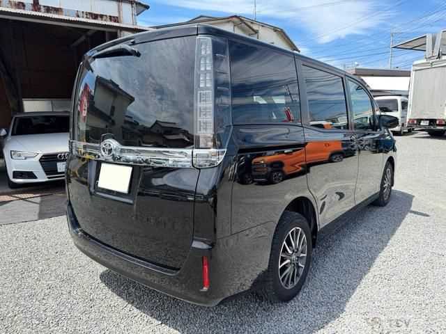 2016 Toyota Voxy