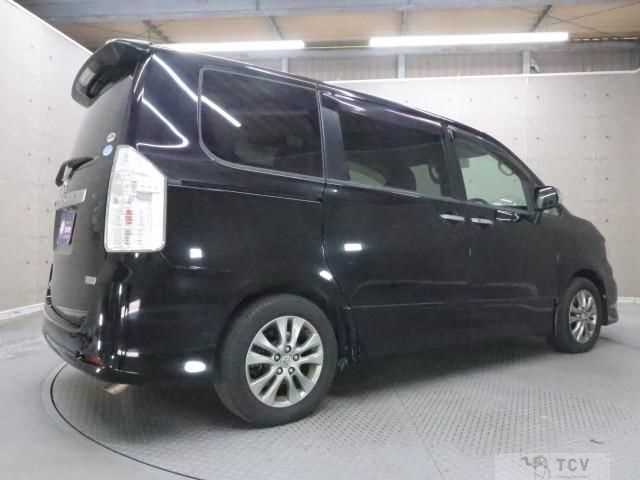 2011 Toyota Voxy