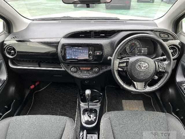 2017 Toyota Vitz