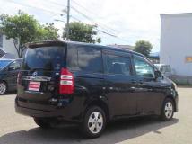 2010 Toyota Noah