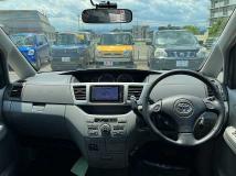 2005 Toyota Voxy