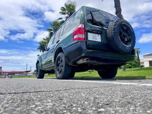 2004 Mitsubishi Pajero