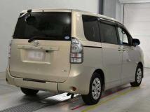 2011 Toyota Voxy