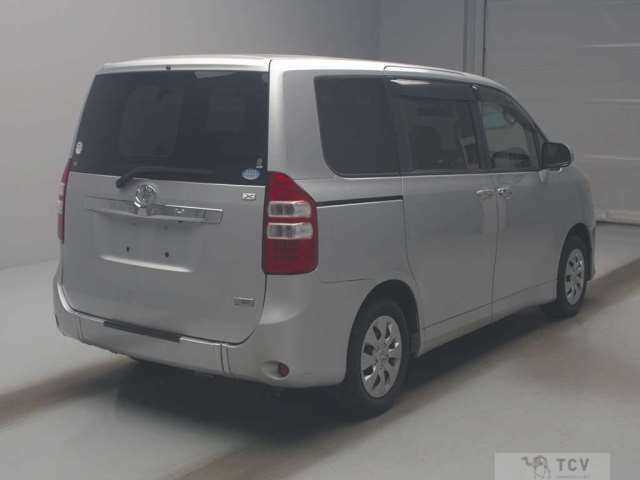 2011 Toyota Noah