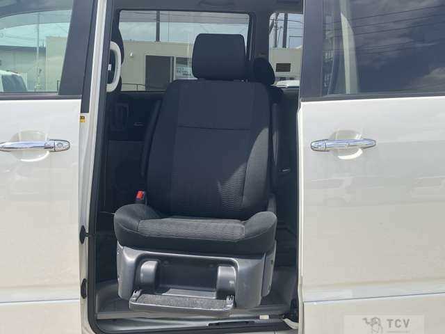 2007 Toyota Voxy