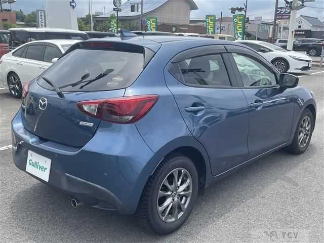 2017 Mazda Demio